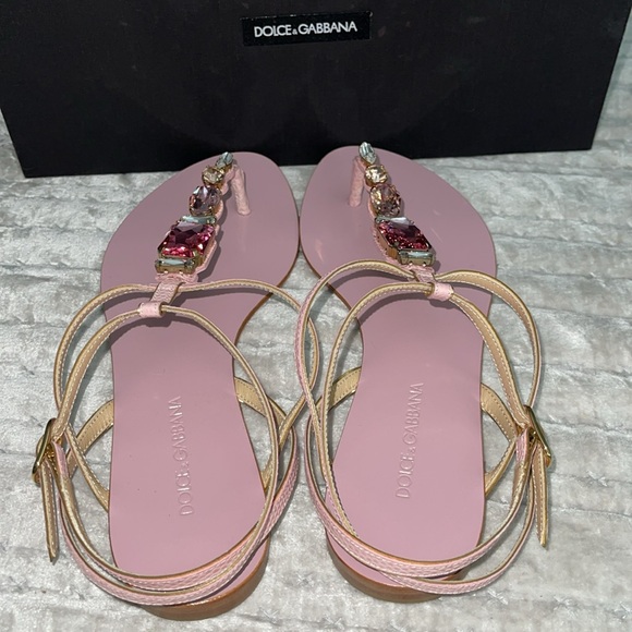 Preloved Dolce & Gabbana size 38 pristine condition. Pinkish color .. - Picture 3 of 9